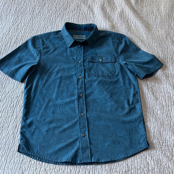 Avalanche Other - Avalanche Outdoor Supply Co Teal Palm Patterned Short Sleeve Shirt